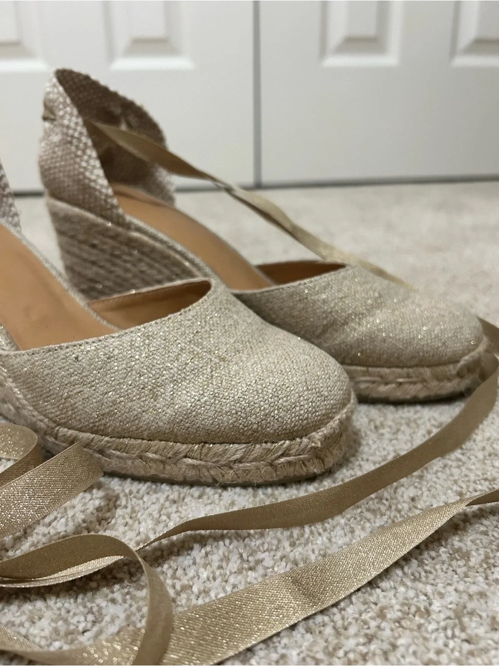 LIKE NEW Castaner Metallic Gold Espadrille Wedge Tie-Ankle Shoes sz9 bohemian